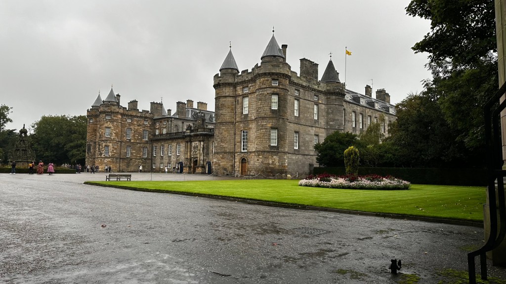 My Solo‑ish Adventure Through Scotland: Castles, Closes, Cows & the Trip That Changed Everything